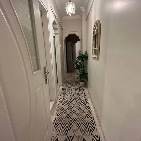 アパート Cozy 2 Bedroom Walking Distance From Taksim Square イスタンブール